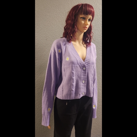 Beautiful Daisy Knit Cardigan - Picture 3 of 16